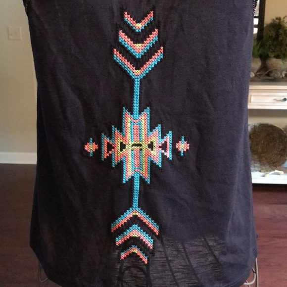 “Cupid’s Bow” 🏹 Navy Arrow Tee - Picture 3 of 8